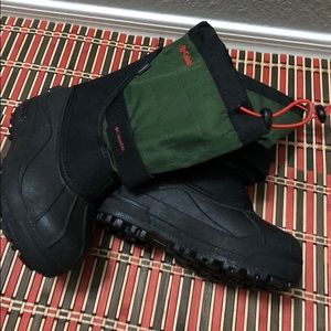 Columbia kids shoe size 1 ( waterproof)